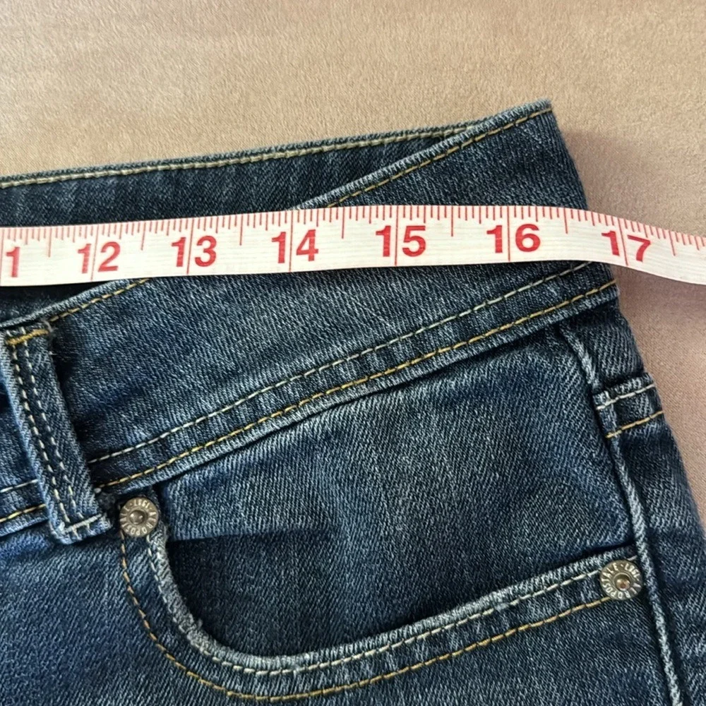 AEROPOSTALE. Hailey flare  jeans.Size 9/10-Short/Court.5 pockets. Zip. Inseam 29